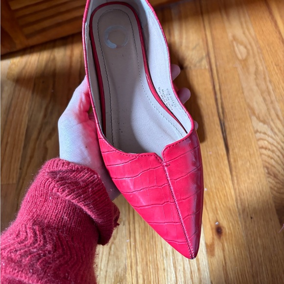 Red point toe croc embossed flats - Picture 2 of 3